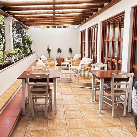 Готель La Bastide 2*