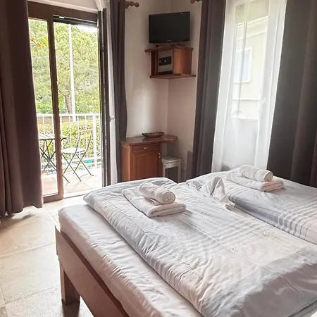 Готель La Bastide 2*