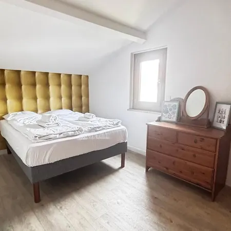 Готель La Bastide Ле-Лаванду