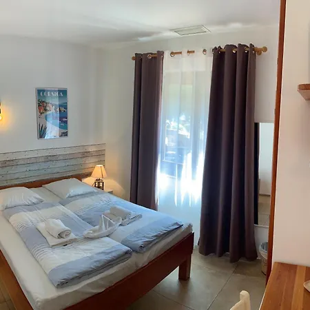 Готель La Bastide Ле-Лаванду