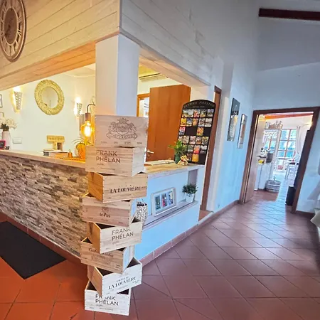 La Bastide Готель