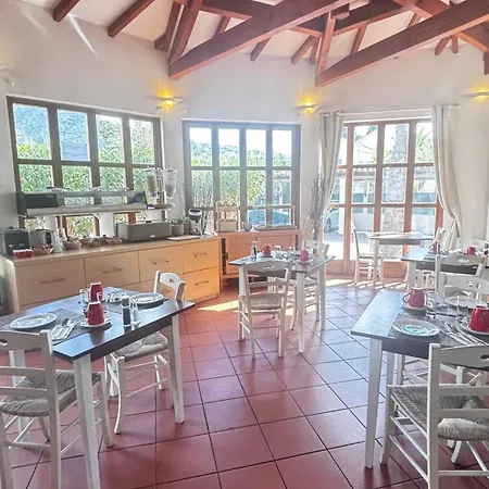 La Bastide 2* Ле-Лаванду