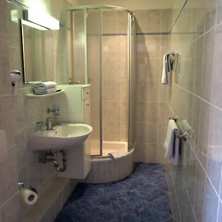 Готель La Bastide Ле-Лаванду